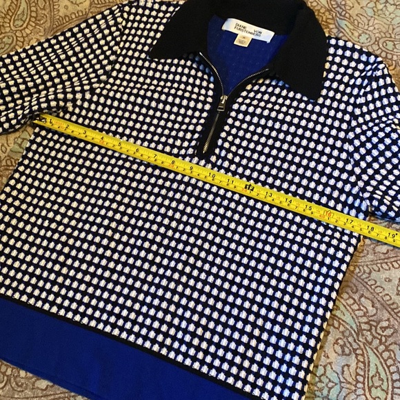 Diane Von Furstenberg Collared Knit Shirt with front top zipper. Size Medium - Picture 6 of 16